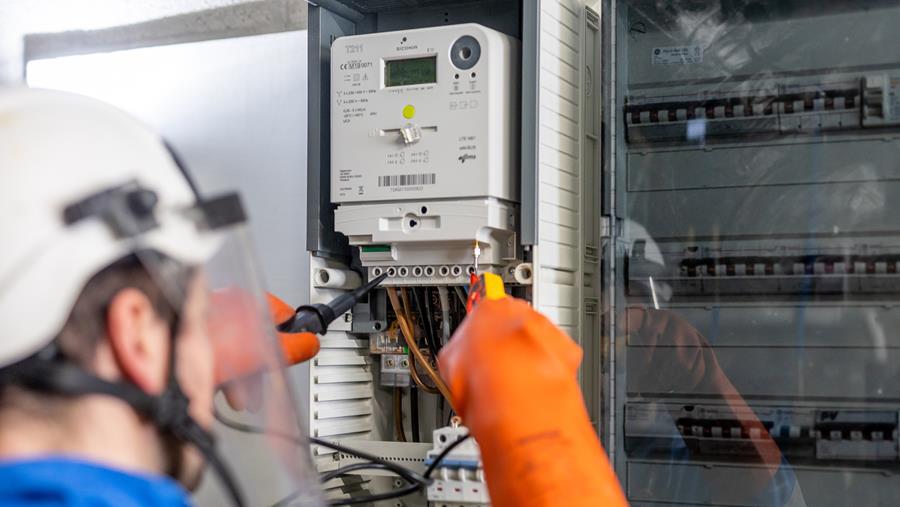 Laatste groep zonnepaneeleigenaars krijgt digitale meters