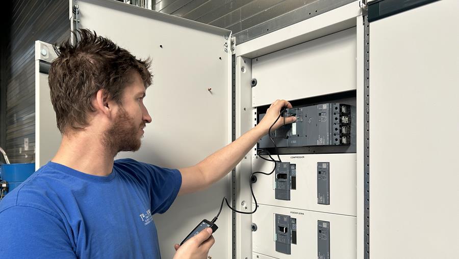 TR Service - Panneau basse tension à l'épreuve du temps