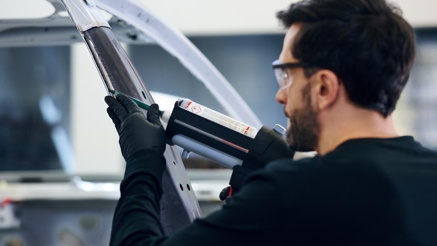 Lijmtechniek bij autoschadeherstellingen