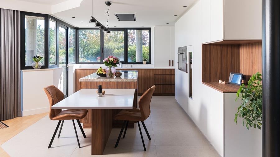 Precisiewerk in Amerikaanse notelaar en kwartsiet Taj Mahal